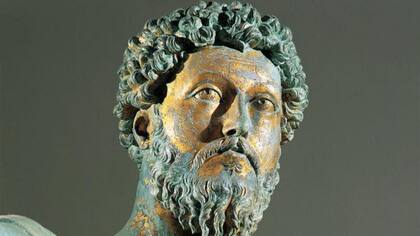 Marco Aurelio permitía a su corte descansar más tiempo, sin acomodarse a las horas flexibles.