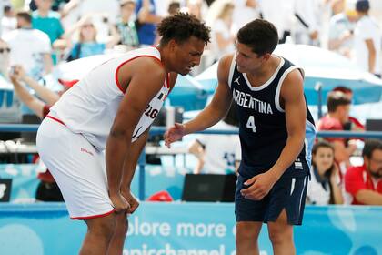 Marco Giordano interrumpe su festejo tras ganar el oro en básquet 3x3 para consolar a uno de sus rivales belgas