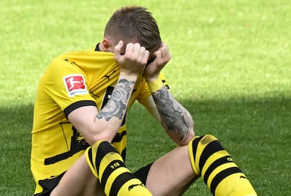Marco Reus, símbolo del Dortmund, desconsolado