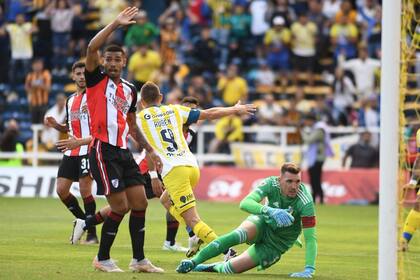 Marco Ruben anotó dos goles en el empate frente a River y se convirtió en el máximo goleador histórico de Rosario Central con 99 tantos