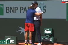 El show de Trungelliti en Roland Garros: falló un drive y encontró consuelo en... ¡un juez de línea!