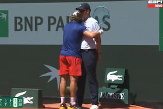 El show de Trungelliti en Roland Garros: falló un drive y encontró consuelo en... ¡un juez de línea!
