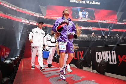 Marco Verde fue el primer boxeador en salir al ring del Allegiant Stadium (Instagram/@marco_alonso_green)