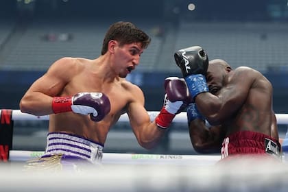 Marco Verde venció a Sona Akale por la vía del nocaut (Instagram/@marco_alonso_green)