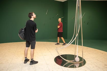 Marcolina Dipierro, en su muestra llamada "Hacia", simula con diversos objetos “ambientes potencialmente habitables”