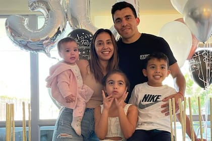 Marcos Acuña y Julia Silva tienen tres hijos en común: Mora, Benjamín y Martina