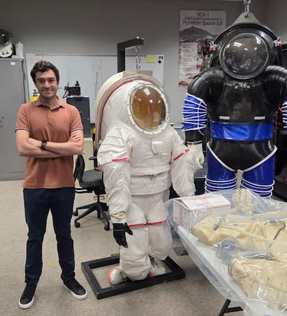 Marcos Bruno, ingeniero en mecatrónica, trabaja en un centro espacial financiado por la NASA en North Dakota, Estados Unidos