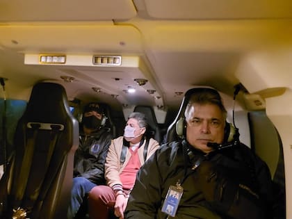 Marcos en la aeronave que lo lllevó a Perú