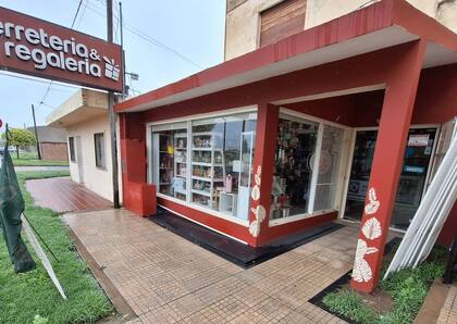 Marcos es dueño de Ferretería y Regalería Etcheverry, ubicada en Río Cuarto, Córdoba (Foto: Marcos Etcheverry)