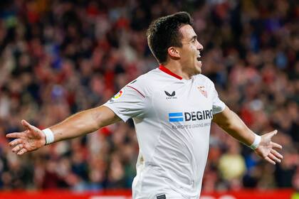 Marcos 'Huevo' Acuña es titular en Sevilla; viene de convertir un gol y de ser expulsado en LaLiga