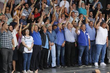 El acto intentó amalgamar una amplia fuerza opositora, aunque la mezcla de sindicatos, movimientos sociales y agrupaciones políticas dejó al descubierto las diferencias en los reclamos