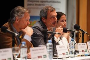 Marcos Pereda, vicepresidente de la SRA; José Demicheli, fundador y director general de Adblick Agro, y Belén Ochoa, directora ejecutiva de Blisbick