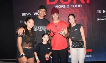 Marcos Rojo, en familia junto a El Duki en el Movistar Arena