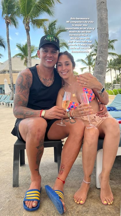 Marcos Rojo le propuso casamiento a su novia Eugenia Lusardo