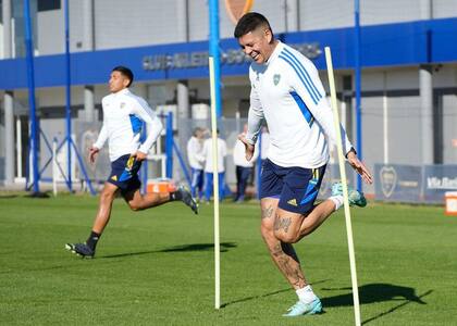 Marcos Rojo volvió a entrenarse de manera diferenciada y no llegaría al partido del domingo