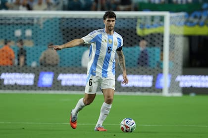 Marcos Senesi formó parte de las últimas convocatorias de Lionel Scaloni y podría tener un lugar en la lista de 26 futbolistas que estarán en la copa del mundo