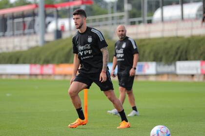 Marcos Senesi solo disputó un partido con la selección: 30 minutos ante Estonia en el último amistoso.