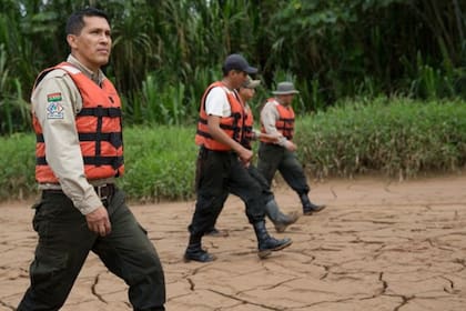 Marcos Uzquiano (primero desde la izq.): "El filme muestra la lucha de todo un equipo de guardaparques en Madidi"