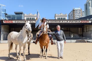 Llegó a Buenos Aires luego de recorrer a caballo más de 8600 kilómetros