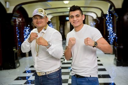 Marcos y Fabián; el ex campeón mundial eligió a su hermano para su primer combate como organizador