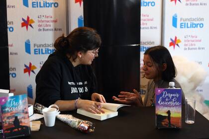 Marcús firmó libros en el "firmódromo" durante seis horas