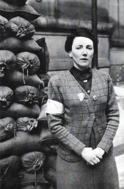 Marga d'Andurain en 1939, cuando trabajó como chófer de químicos en el servicio de defensa parisino (Foto: Cautiva en Arabia)
