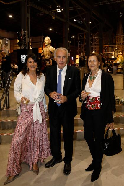 Márgara Griffin de la ONG Convidarte, Juan de Luca y Alicia López de Fundación Casa Club.