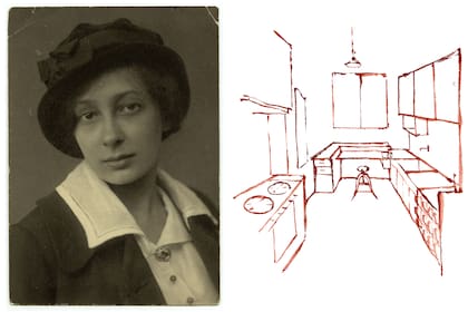Margarethe Shütte-Lihotzky junto al plano de su emblemática cocina.