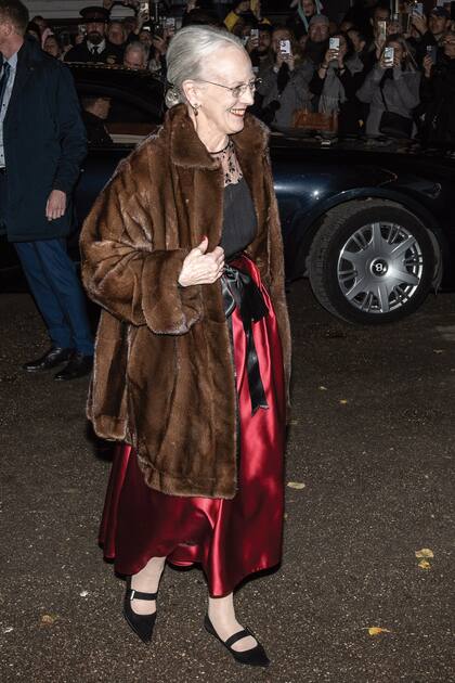 Margarita II, a su llegada a la Sala de Conciertos de Tivoli. Amante de las artes, la música y el teatro, fue la encargada de la escenografía y el diseño de vestuario.