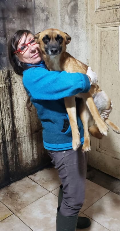 Margarita, la madrina de Suri, que la cuidó durante el tiempo que permaneció en el refugio.