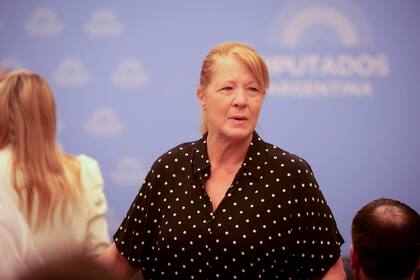 Margarita Stolbizer en actividad de comisiones