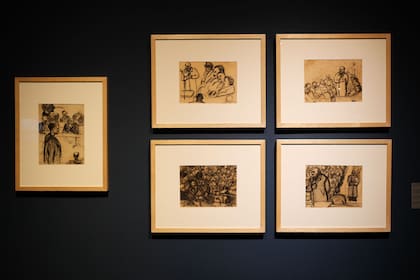 Algunos de los dibujos que hizo Margit Eppinger Weisz durante el juicio a los criminales de guerra, en su país, Hungría.