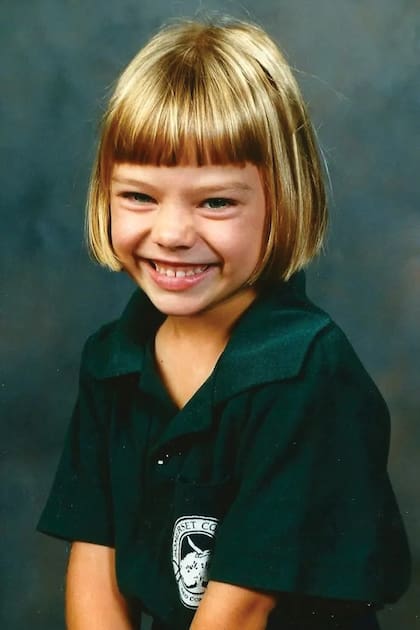 Margot de niña. Hija de padres estadounidenses, nació en Dalby (Australia) y se crio en una granja junto a sus tres hermanos. A los 16, empezó a trabajar: fue empleada doméstica, bartender y cajera.