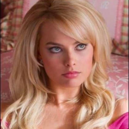 Margot Robbie interpreta a Naomi Lapaglia en El lobo de Wall Street, la segunda esposa de Jordan Belfort que en la vida real se llama Nadine Caridi