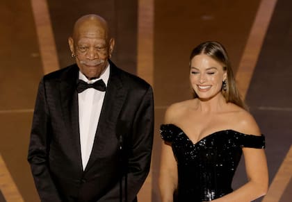 Margot Robbie y Morgan Freeman en los Oscar 2023