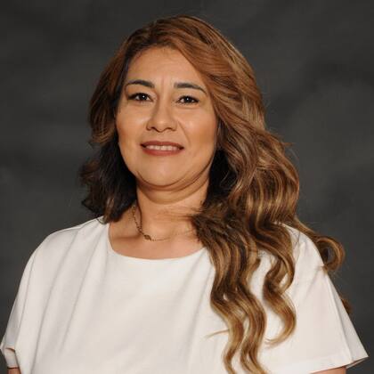 Mari Benavides de la junta escolar del distrito de Pearsall es una de las nueve personas que enfrentan cargos