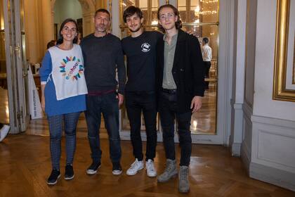 María Aguilar de "eco-house", Juan Ignacio Pop y Gaston Zilberman, de Jóvenes por el clima