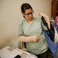 Una app conecta a cuidadoras con familiares de adultos mayores que necesitan acompañamiento