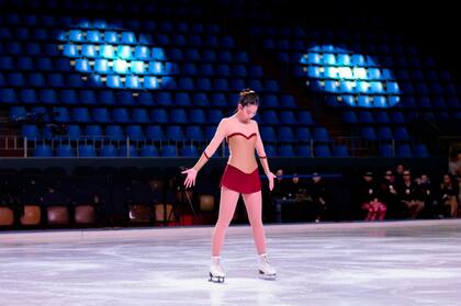 María Andrea An, la campeona nacional de patinaje sobre hielo, que pasó por una odisea: comenzó sus vacaciones en Wuhan para visitar a su padres, fue evacuada a Ucrania, pasó por España y después pudo llegar a la Argentina.