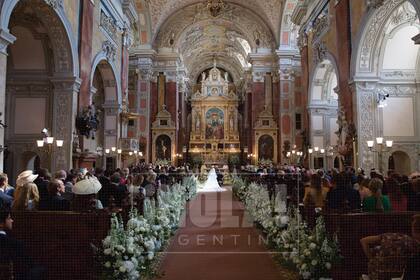 María Anunciata y Emanuele dieron el sí en la histórica Schottenkirche de Viena, una iglesia de estilo barroco fundada por monjes benedictinos irlandeses en el siglo XII.