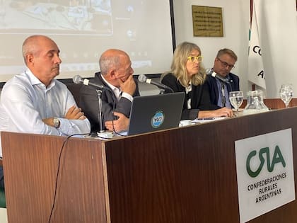 María Beatriz "Pilu" Giraudo, presidenta del Senasa, también estuvo ante los dirigentes de CRA