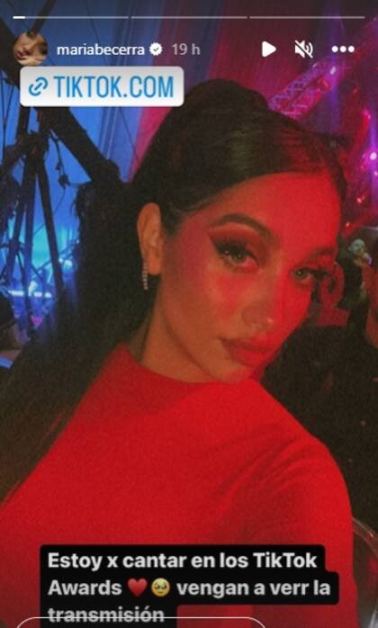 María Becerra antes de subir al escenario con su aclamado atuendo