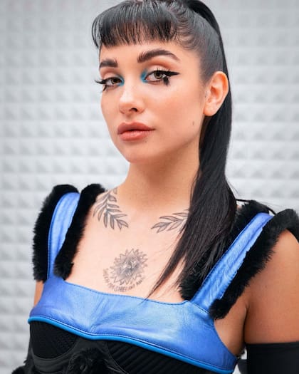 María Becerra contó que se hizo el tatuaje, que lleva en el pecho, con su exnovio (Foto: Instagram @mariabecerra)