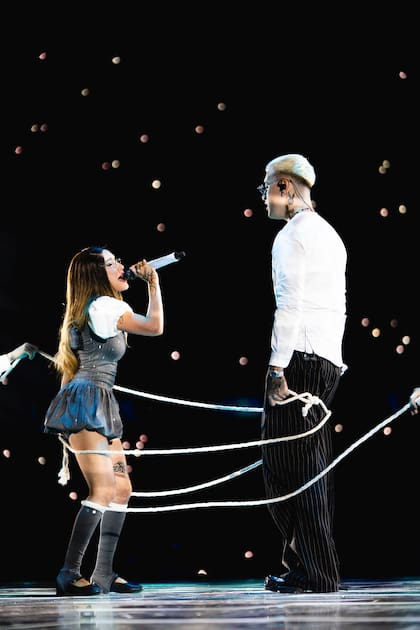 María Becerra junto a uno de sus invitados, Tiago PZK