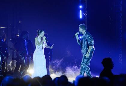 Maria Becerra y Pablo Alborán, en la colaboración que hicieron durante la gala de los Latin Grammy 2023