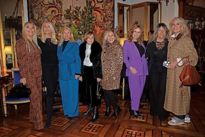 María Belén Aramburu, Evelyn Scheidl, María Taquini de Blaquier, Lucía Uriburu, Karina El Azem, María Claudia Pedrayes y Florencia Florio.