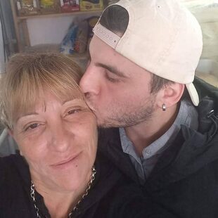 Maria Besso, la mamá de Rodrigo, el joven accidentado en España, está colectando dinero para poder ir a acompañar a su hijo, que se encuentra solo