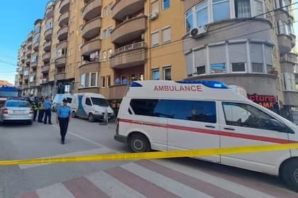 María Clara cayó desde el sexto piso de un hotel sobre la calle Nënë Terezë, en el distrito de Pristina