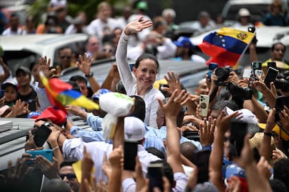 María Corina Machado continúa en campaña a pesar de estar bloqueada