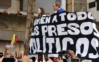 María Corina Machado, en la clandestinidad y Juan Pablo Guanipa, desde el pasado viernes, detenido.